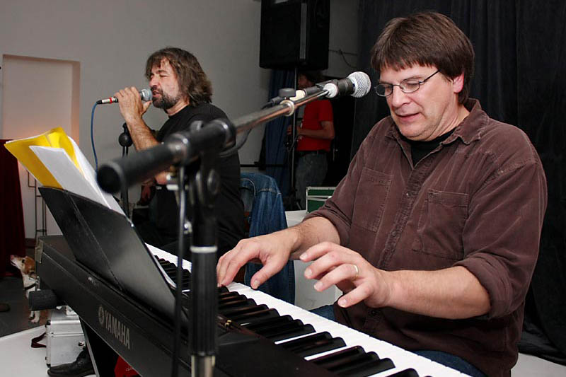 Albert Koch und Ralf Röder in der Fotowerkstatt KL im Jahr 2011